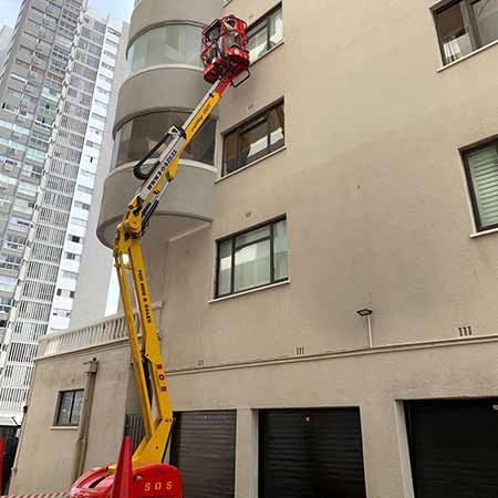 14 metre high removal of bee colony from air brick / cavity wall in Sea Point, Cape Town